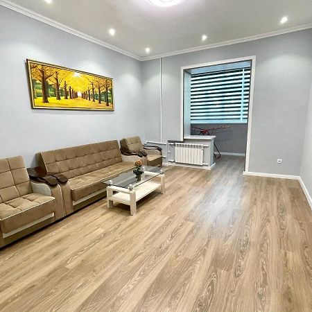 Amir Temur Apartment In Center After Renovation Tashkent Exterior photo